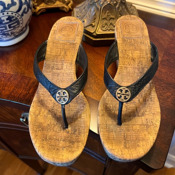 GUC Tory Burch Suzy Cork Wedge Heel Thong Sandals in Black Size 9 - Picture 2 of 4